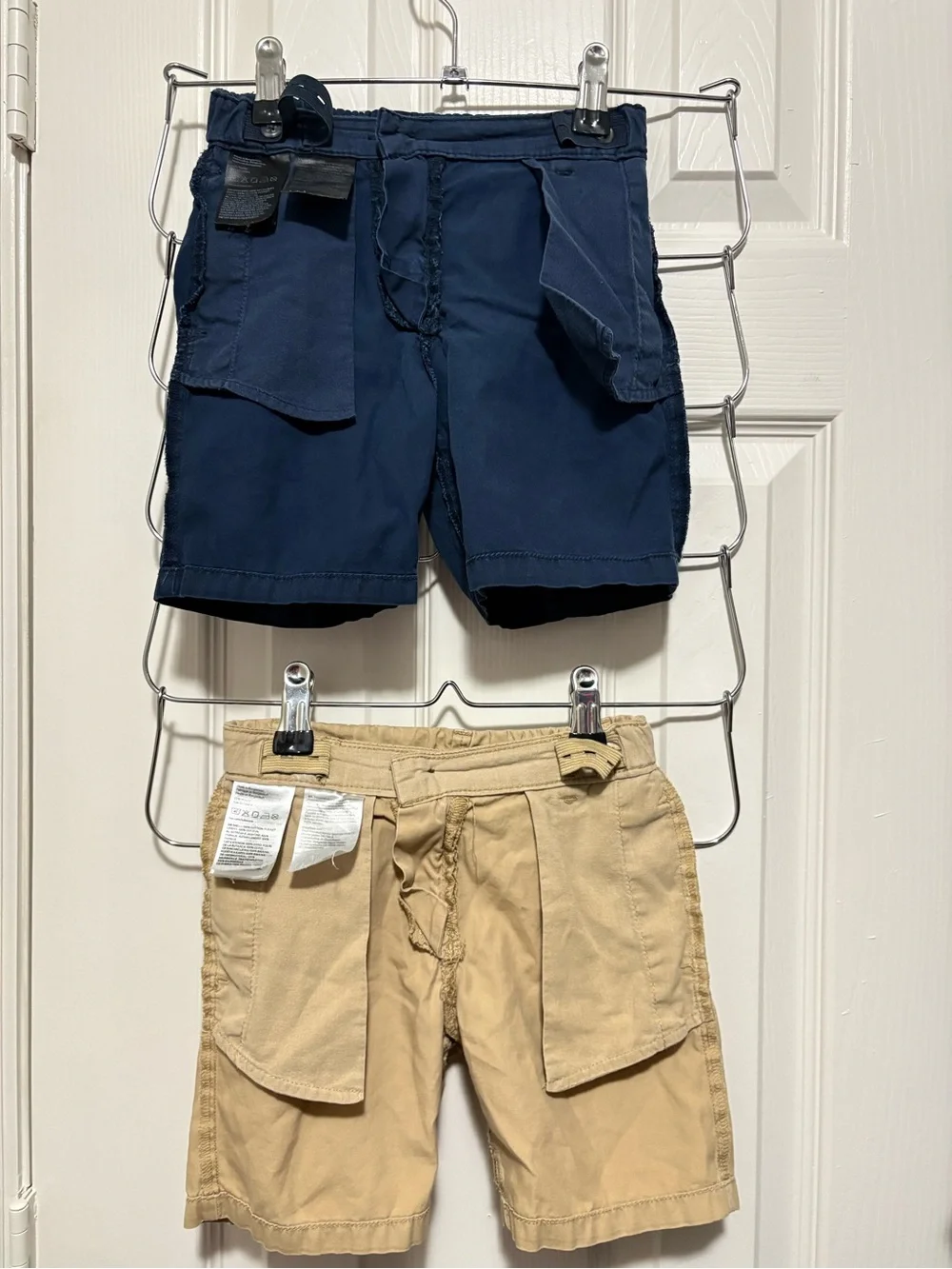 Pre-owned H&M Boys 2‑Piece Chino Shorts Set, color Beige & Navy/ Size: 4